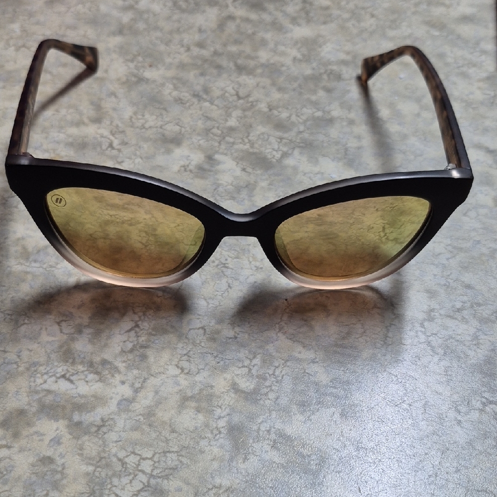 Blenders Chic Black and Brown Gradient Sunglasses